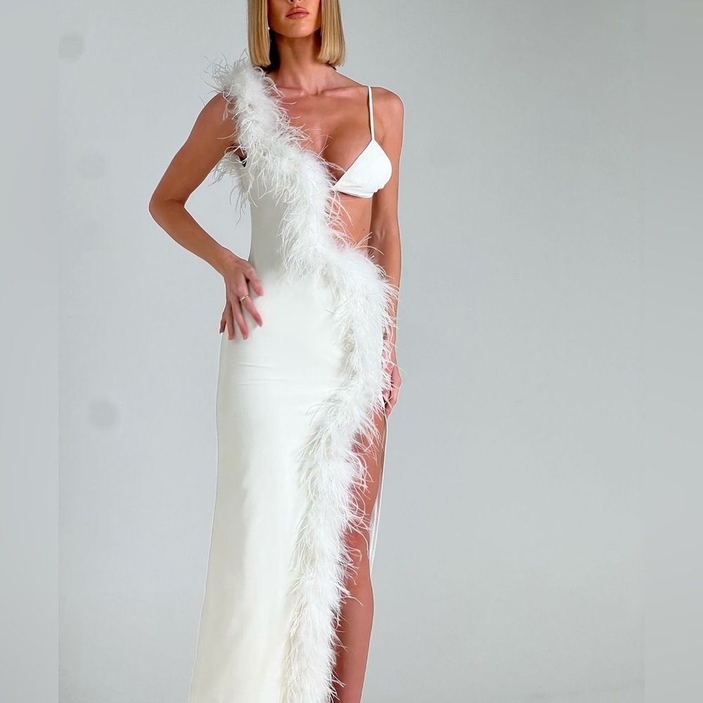 Elegant White Feather-Trim One-Shoulder Wedding Dress